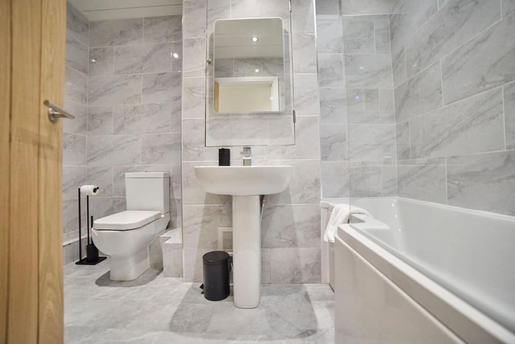 High Spec Spacious 2Bd Apt, Parking, Nr Newcastle 게이츠헤드 외부 사진